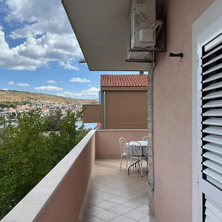 Daire Gorgeous In Okrug Gornji With Wifi