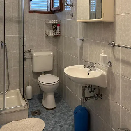 Gorgeous In Okrug Gornji With Wifi Daire Trogir