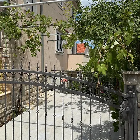 Daire Gorgeous In Okrug Gornji With Wifi *